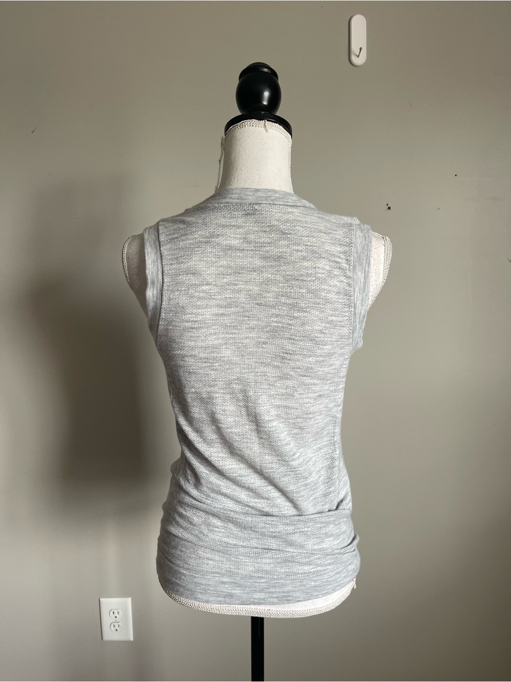 ATHLETA Heather Gray Foresthill Ascent Seamless Tank Sz M - Picture 4 of 8
